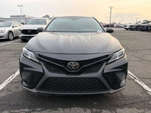 Used 2018 Toyota Camry SE FWD image 2