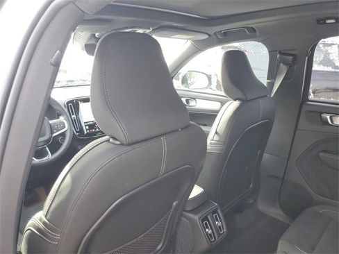 New 2026 Volvo XC40 B5 Ultra w/ Protection Package Premier image 27