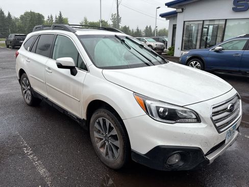 Used 2017 Subaru Outback 2.5i Limited AWD/4WD image 2