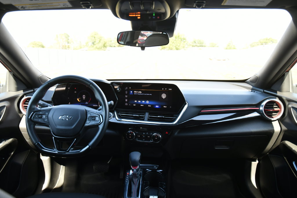 Used 2025 Chevrolet Trax RS w/ Sunroof Package FWD image 20