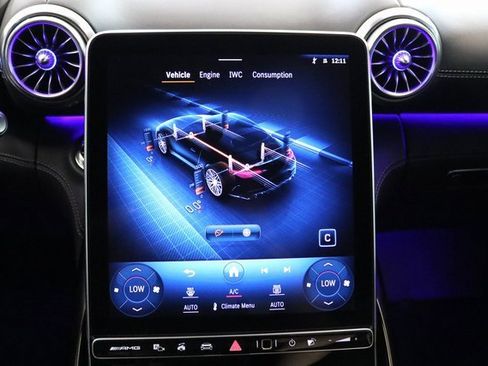 Used 2022 Mercedes-Benz SL 55 AMG 4MATIC w/ Driver Assistance Package image 29