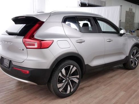 Certified 2025 Volvo XC40 B5 Core w/ Climate Package AWD/4WD image 5