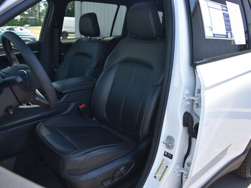 Used 2025 Jeep Grand Cherokee L Limited w/ Luxury Tech Group II image 26