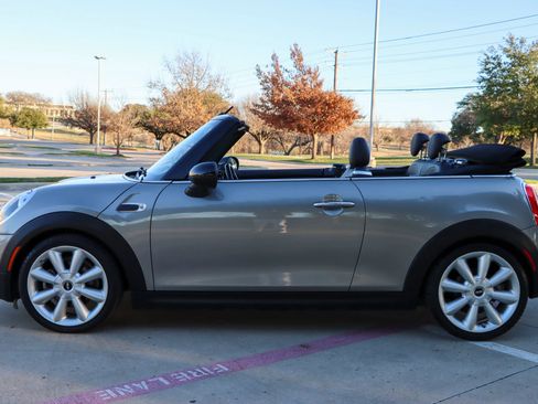 Used 2017 MINI Cooper S image 9