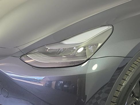 Used 2024 Tesla Model Y Long Range AWD/4WD image 27