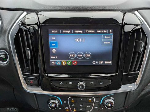 Used 2023 Chevrolet Traverse RS image 29