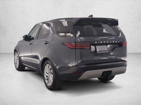 Used 2025 Land Rover Discovery S image 9