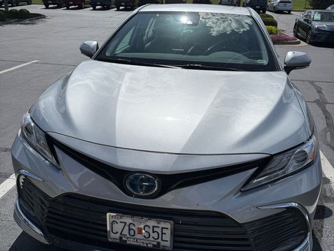 Used 2022 Toyota Camry XLE w/ Cold Weather Package FWD image 2