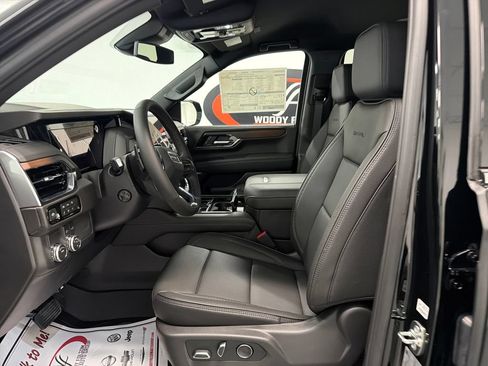 New 2026 GMC Yukon Denali w/ LPO, Floor Liner Package RWD image 9