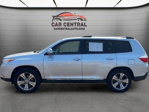Used 2011 Toyota Highlander Limited w/ Tow Pkg image 2