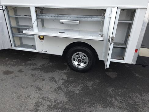 Used 2015 GMC Savana 3500 RWD image 4
