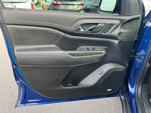 Certified 2023 GMC Acadia SLT w/ Elevation Edition image 11