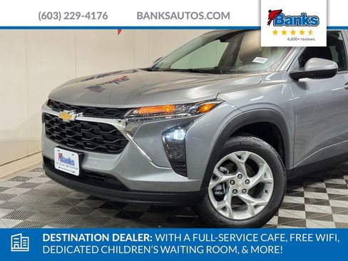 New 2026 Chevrolet Trax LS w/ LS Convenience Package FWD image 3