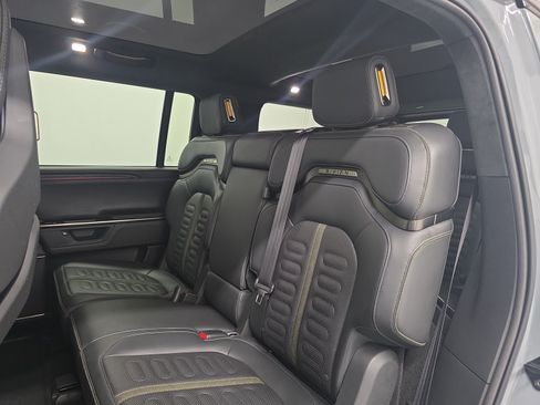 Used 2025 Rivian R1S Adventure Dual AWD/4WD image 21