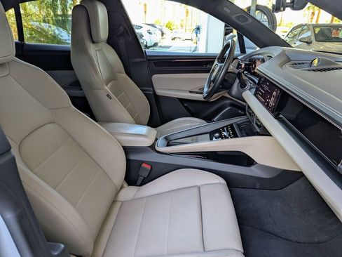 Used 2024 Porsche Macan 4 Electric image 22