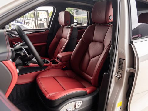 New 2026 Porsche Macan AWD/4WD image 5