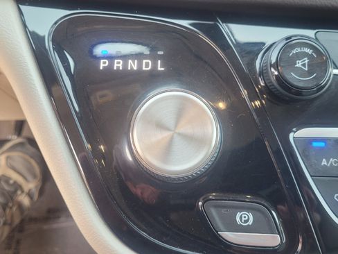 Used 2017 Chrysler Pacifica Touring-L Plus image 20