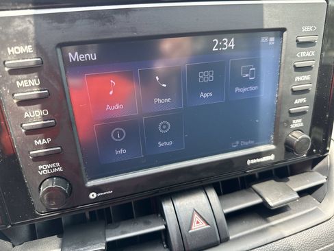 Used 2022 Toyota RAV4 LE FWD image 19