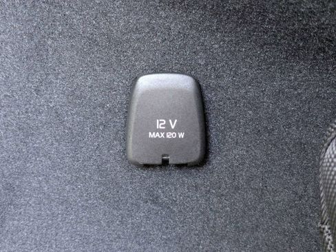 Used 2025 Volvo XC90 B6 Plus w/ Protection Package Premier image 14