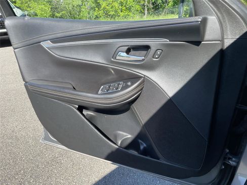 Used 2019 Chevrolet Impala LT w/ LT Convenience Package FWD image 24