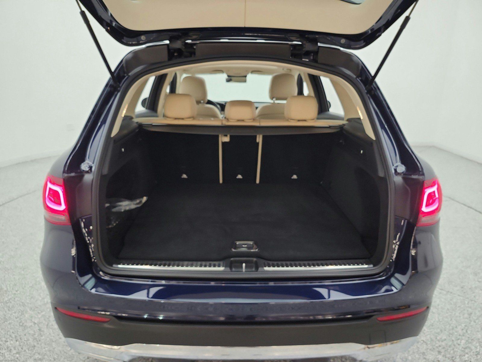 Certified 2022 Mercedes-Benz GLC 300 4MATIC w/ Premium Package Lite image 18