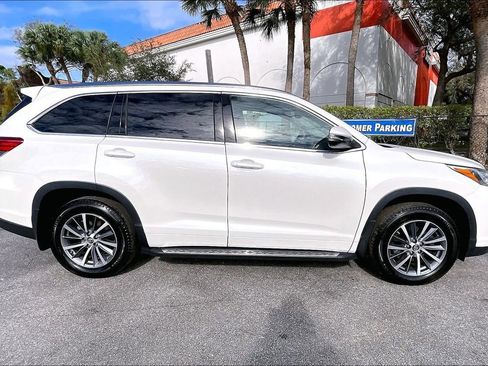 Used 2017 Toyota Highlander XLE image 31