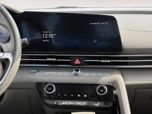 Certified 2024 Hyundai Elantra SEL w/ Convenience Package image 16