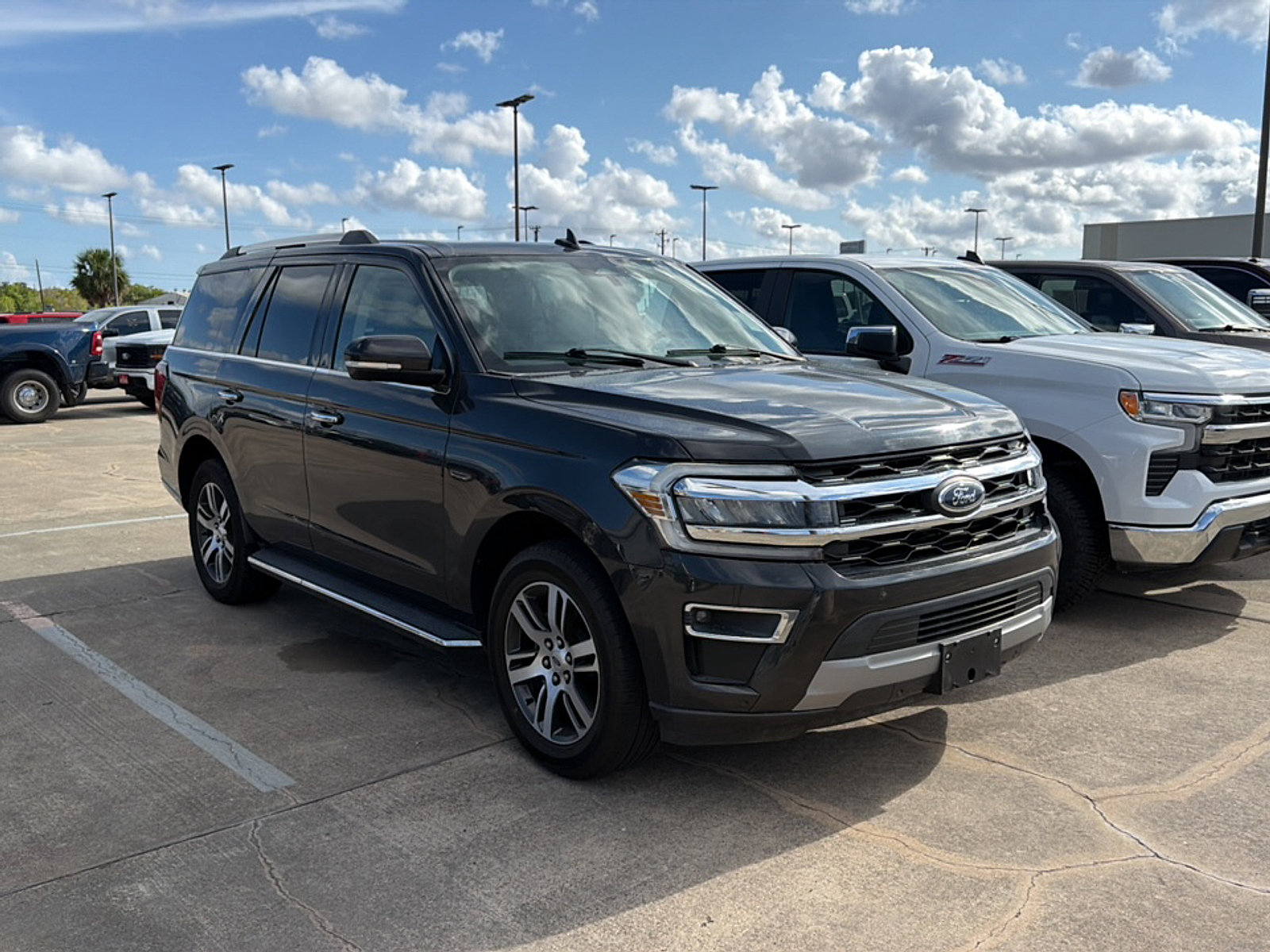 Used 2023 Ford Expedition Limited RWD image 1