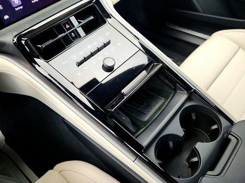 Used 2024 Porsche Panamera image 17