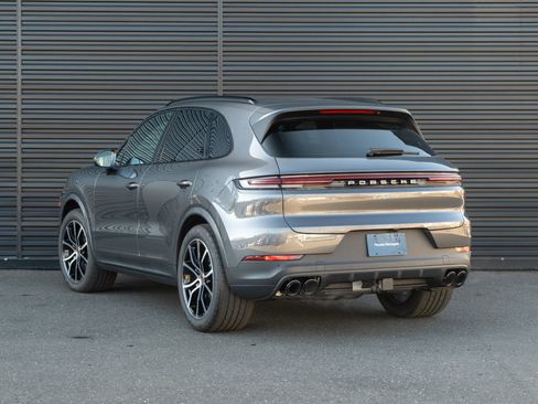 New 2026 Porsche Cayenne image 3