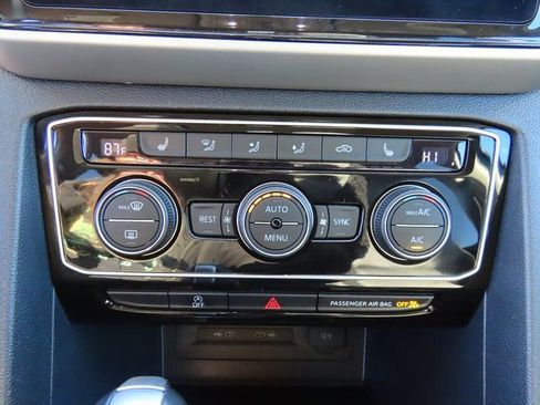 Used 2023 Volkswagen Atlas SE image 28