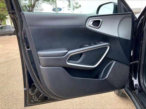 Used 2020 Kia Soul LX FWD image 22