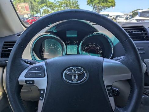 Used 2012 Toyota Highlander SE w/ Tow Pkg FWD image 29