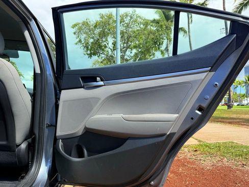 Used 2019 Hyundai Elantra SE image 16