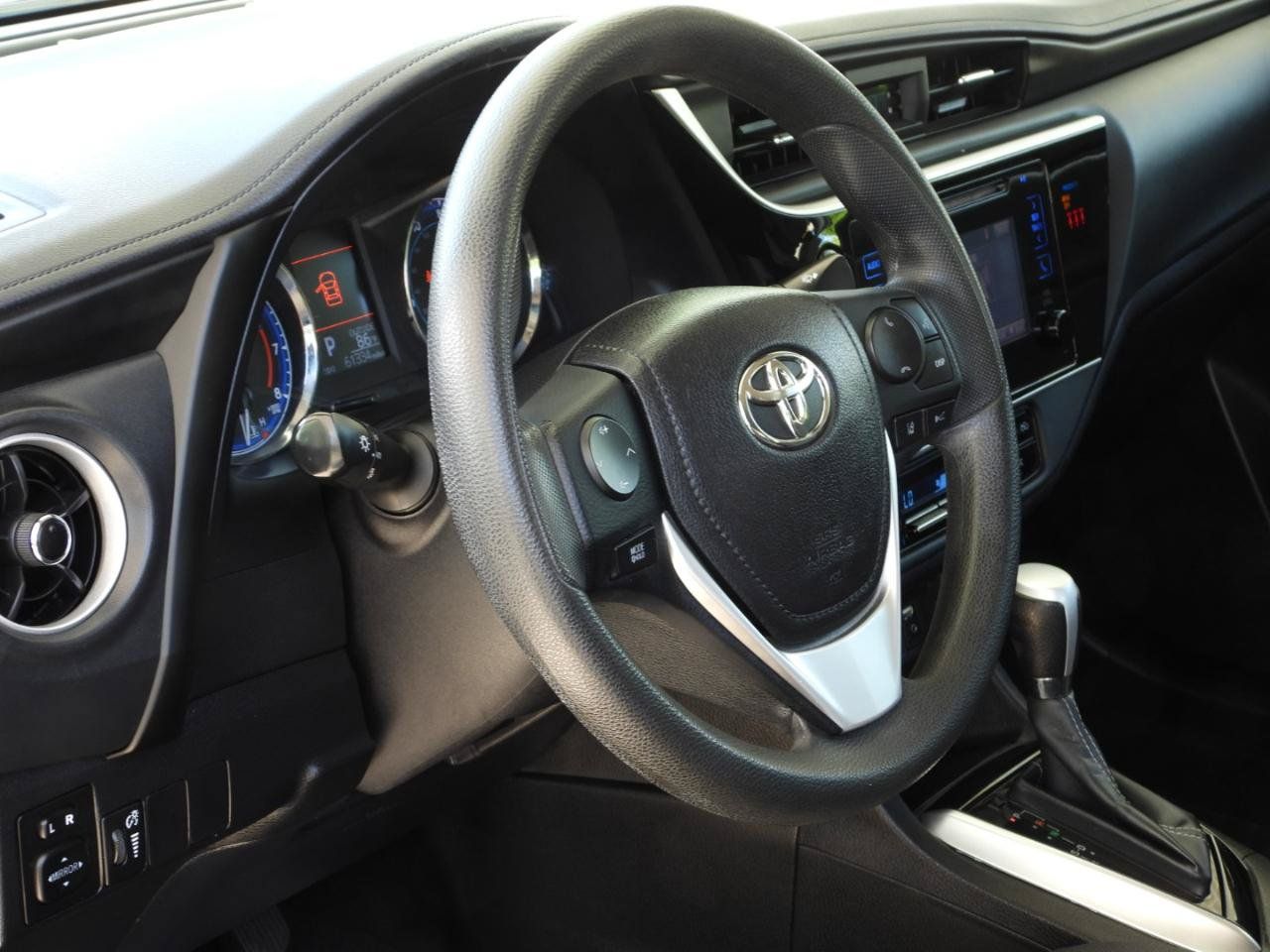 Used 2019 Toyota Corolla LE FWD image 39