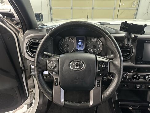 Used 2018 Toyota Tacoma TRD Off-Road AWD/4WD image 20