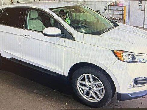 Certified 2022 Ford Edge SEL w/ Convenience Package image 2