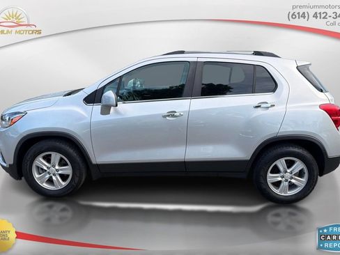 Used 2020 Chevrolet Trax LT w/ LT Convenience Package FWD image 2