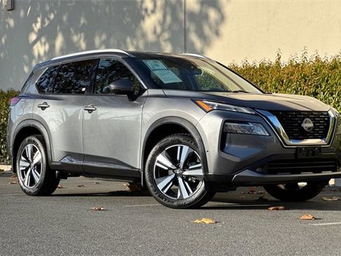 Used 2022 Nissan Rogue SL w/ SL Premium Package image 2