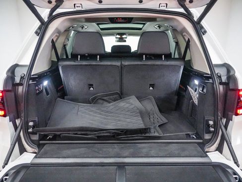 Certified 2024 BMW X7 xDrive40i w/ Premium Package image 27