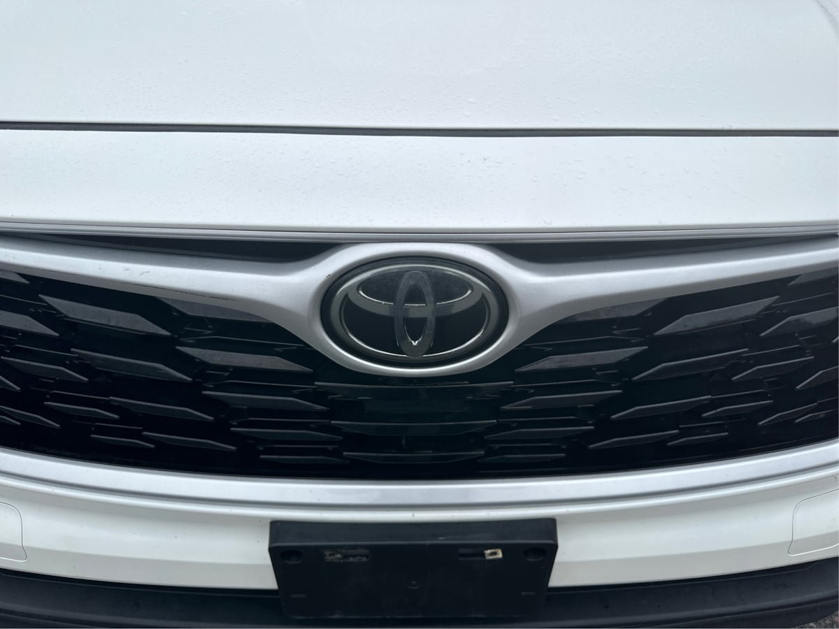 Used 2020 Toyota Highlander XLE AWD/4WD image 25