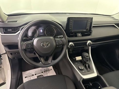 Used 2022 Toyota RAV4 LE AWD/4WD image 13