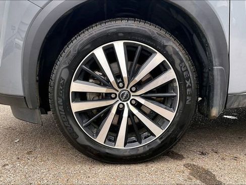 Used 2024 Nissan Pathfinder Platinum image 4