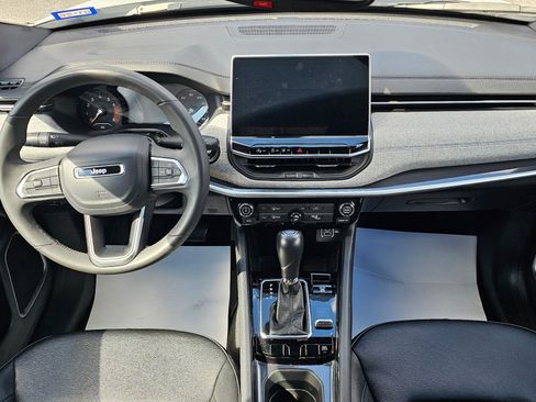 Used 2024 Jeep Compass Latitude image 11