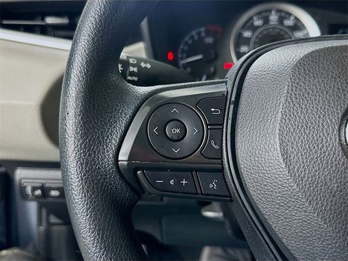 Used 2022 Toyota Corolla LE image 20