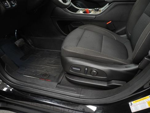 Used 2023 GMC Acadia SLE w/ Driver Convenience Package FWD image 33