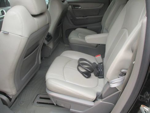Used 2017 Chevrolet Traverse LT FWD image 8