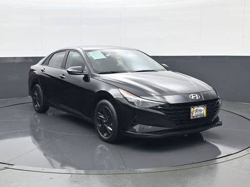 Certified 2023 Hyundai Elantra Blue image 3