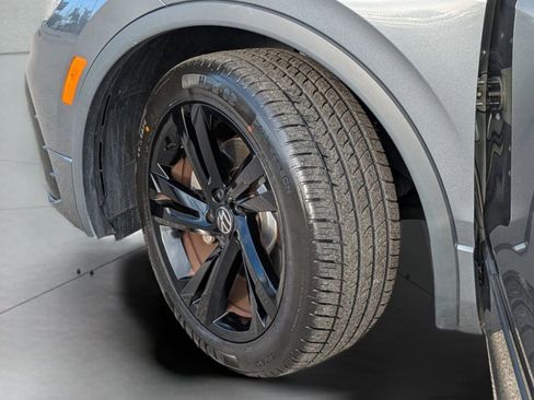 Certified 2023 Volkswagen Tiguan SE R-Line FWD image 34