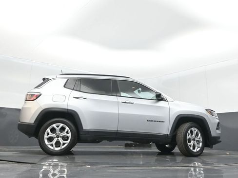 Certified 2025 Jeep Compass Latitude image 34